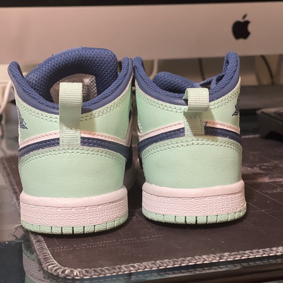 Nike Air Jordan 1 - Picture 4 of 5